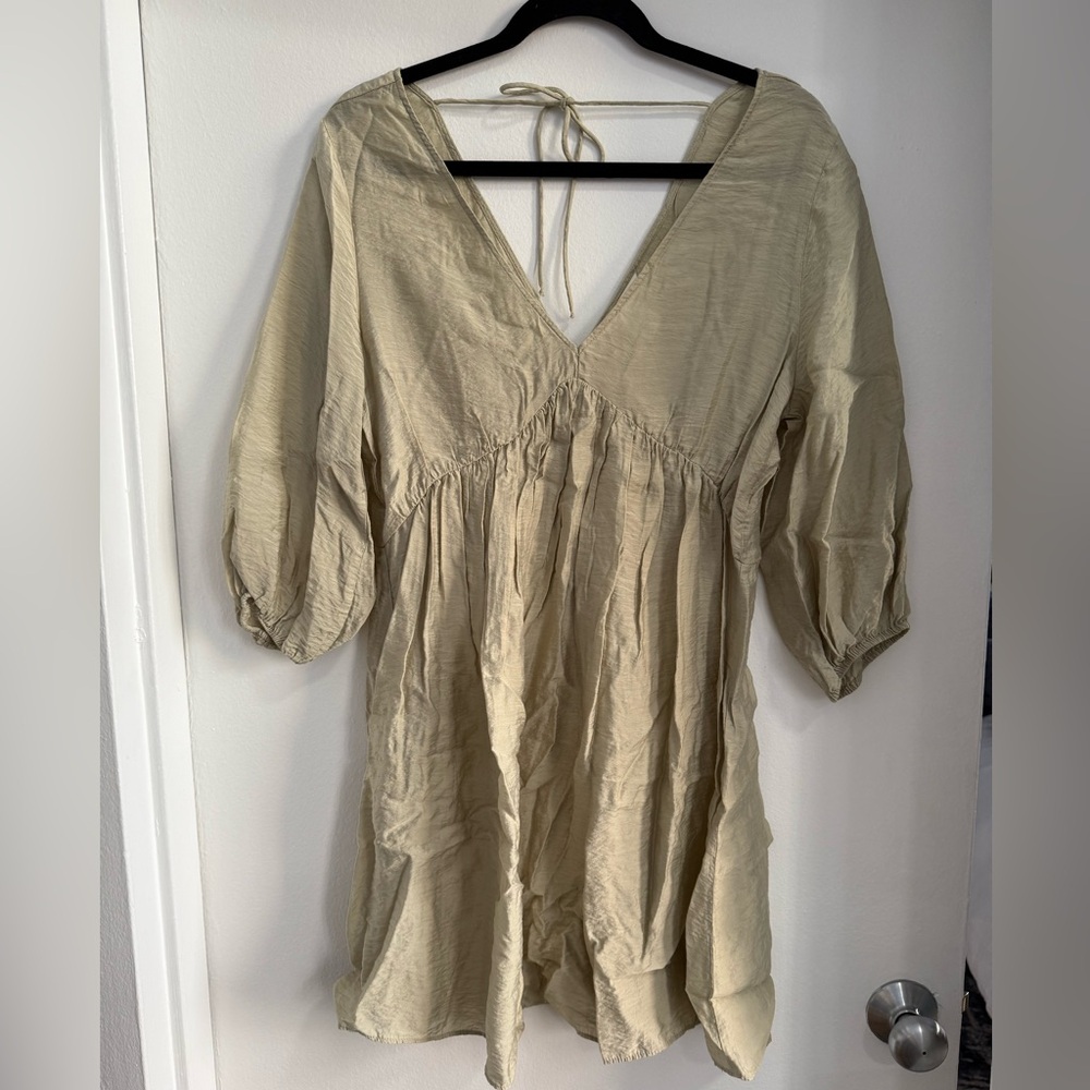 Short sleeve flowy dress by H&M